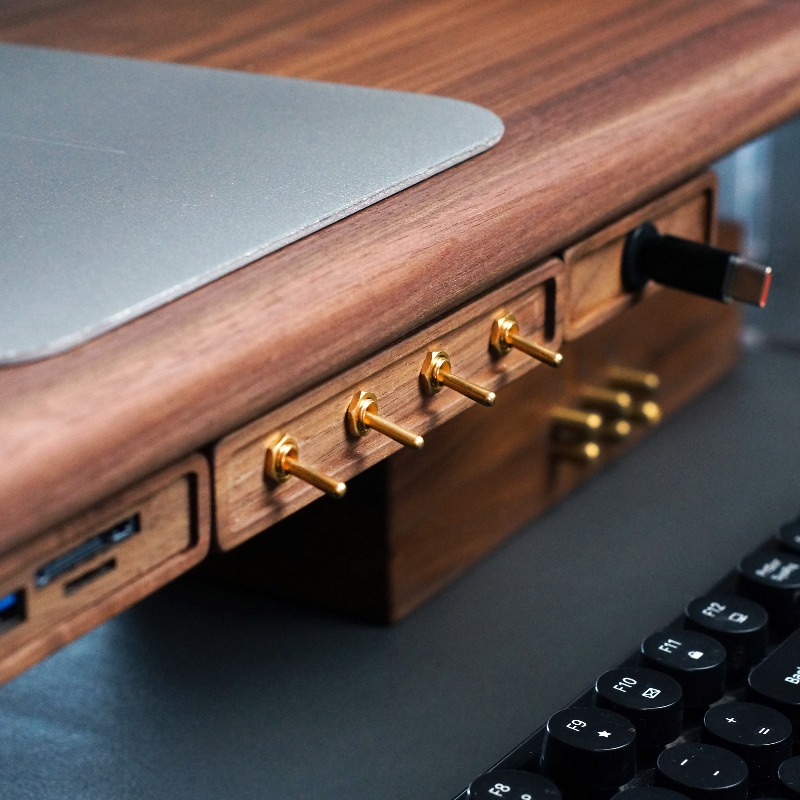 وحدة طاقة USB بتحكم مستقل بأرب - مراجعة Monitor Stand وسعره